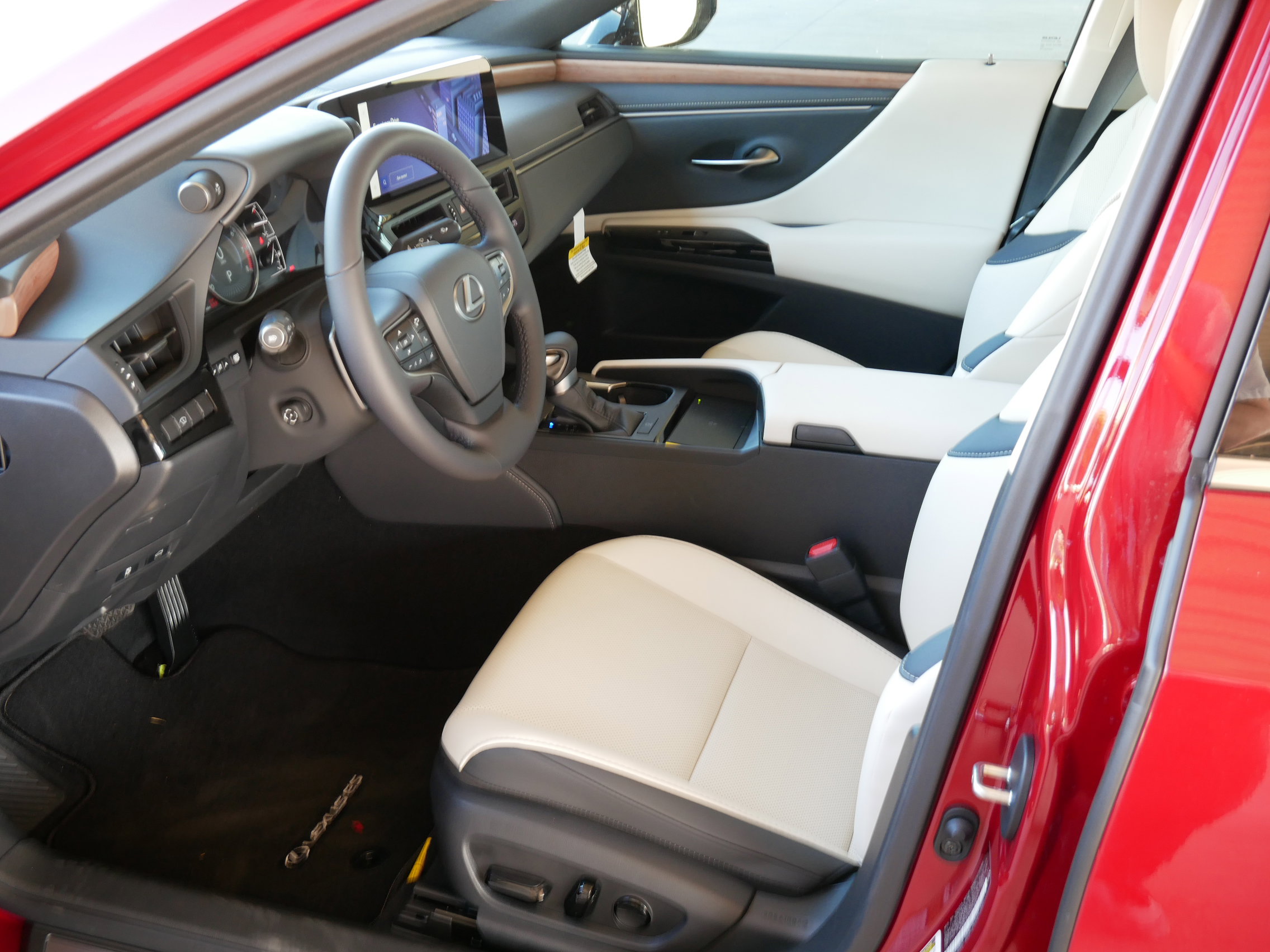 New 2025 Lexus ES 350 w/ Premium Package image 4