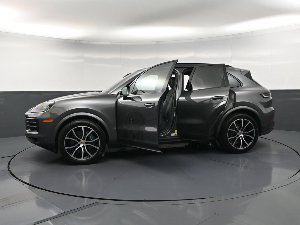 Certified 2026 Porsche Cayenne AWD/4WD image 35
