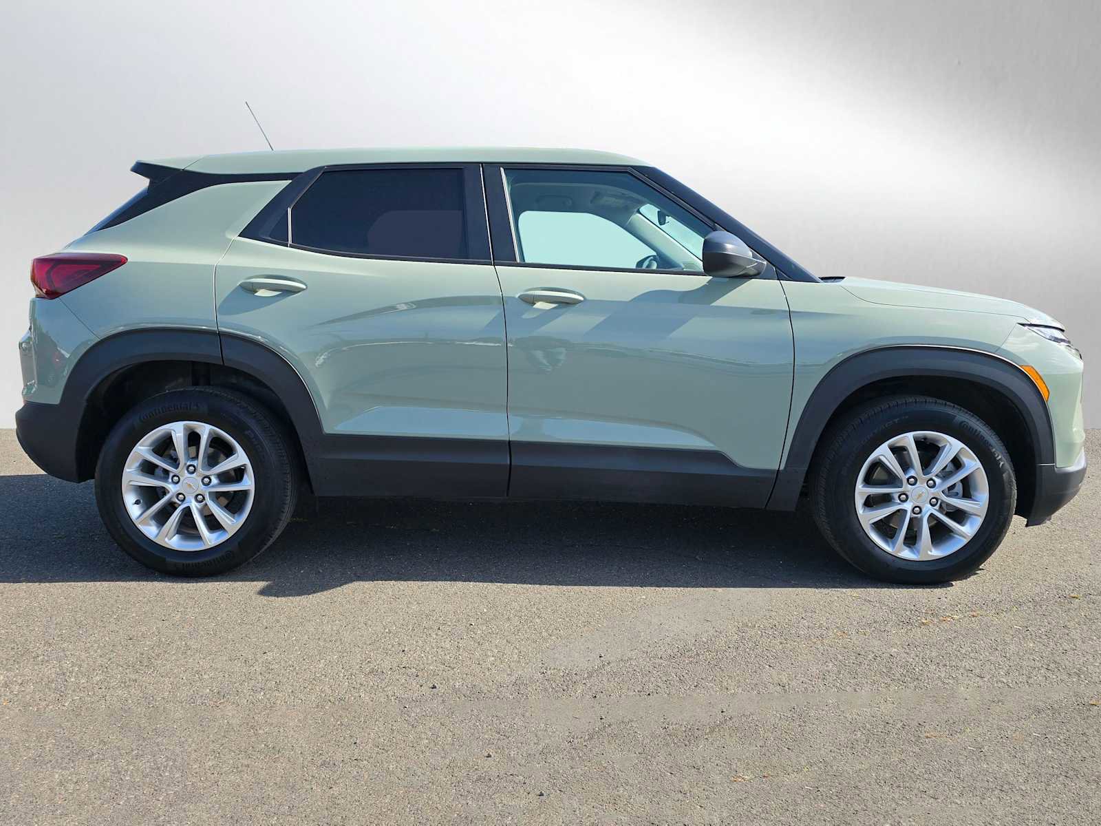 Used 2026 Chevrolet TrailBlazer LS w/ LS Convenience Package AWD/4WD image 2
