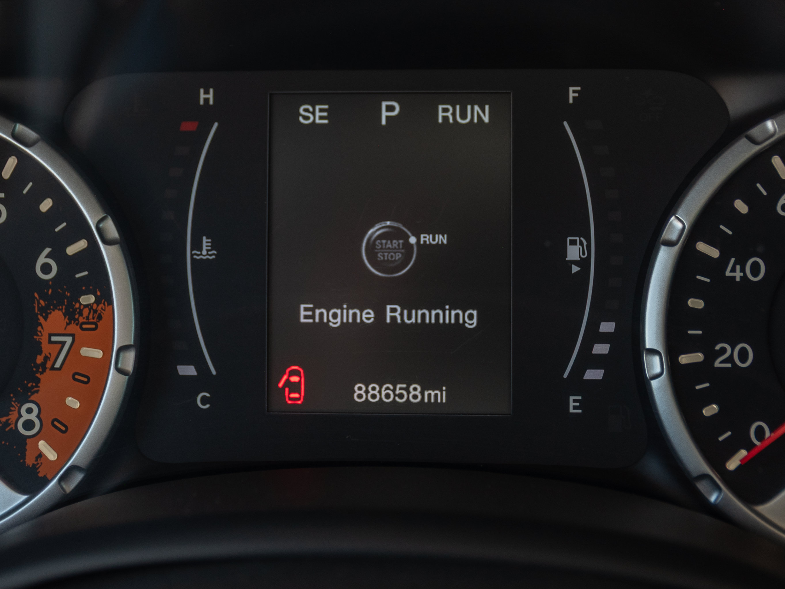 Used 2018 Jeep Renegade Latitude FWD image 3