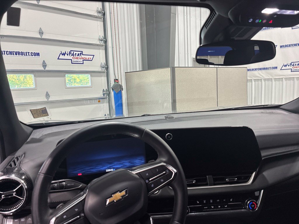 Used 2026 Chevrolet Equinox LT AWD/4WD image 2