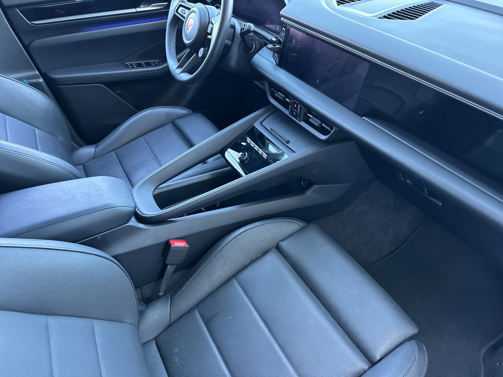 Used 2025 Porsche Macan Electric RWD image 28