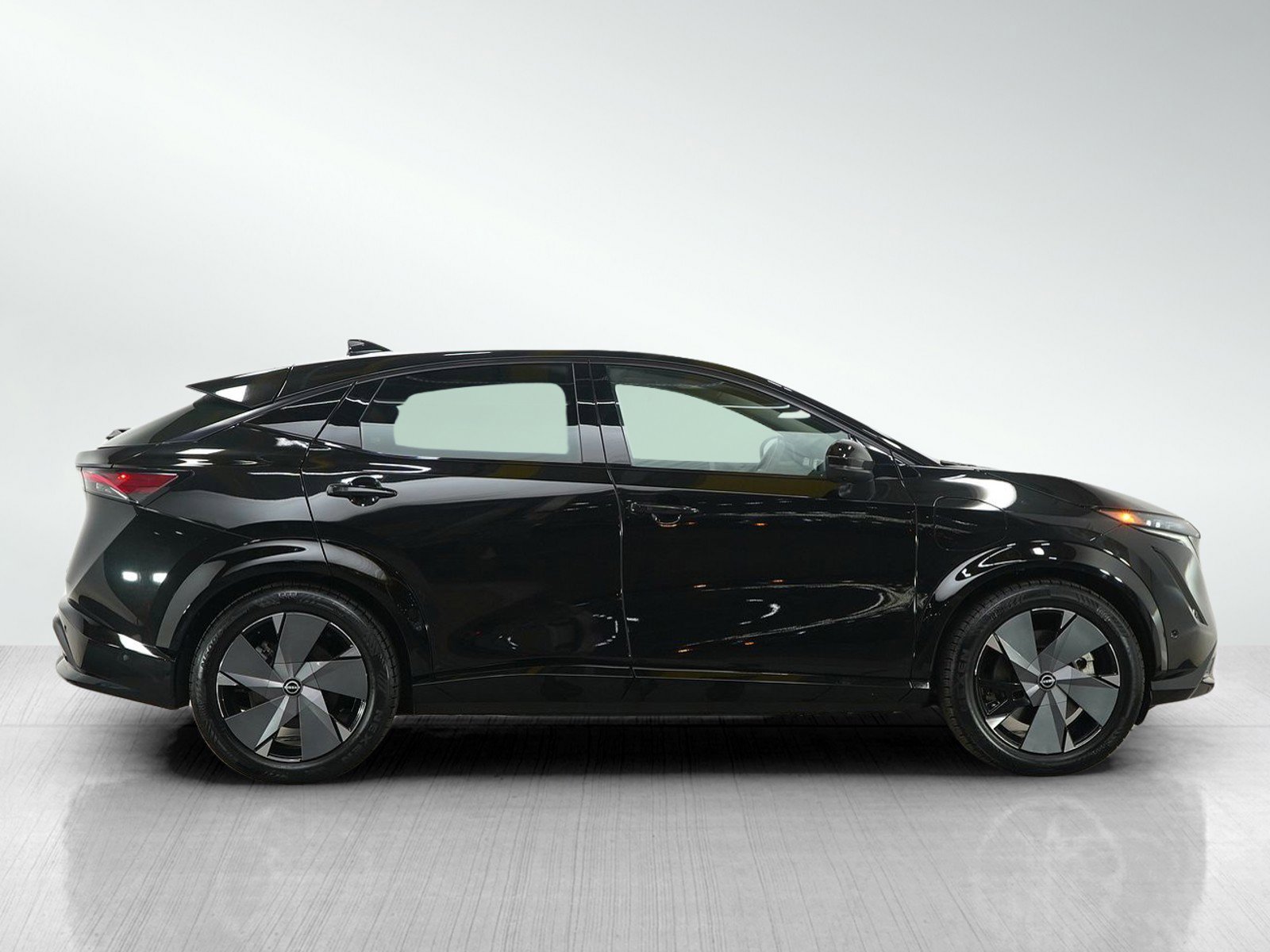 Used 2023 Nissan Ariya image 6