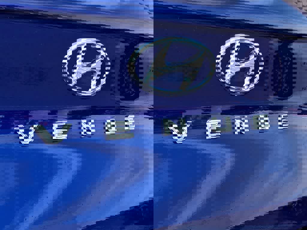 Used 2024 Hyundai Venue Limited image 30