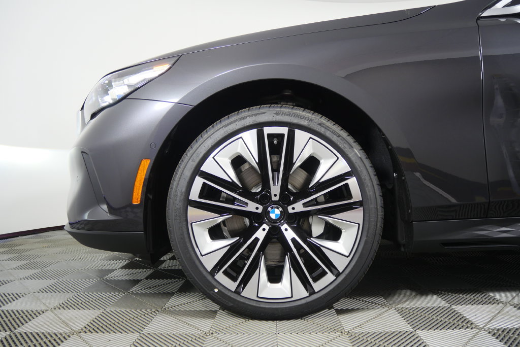 Used 2026 BMW 530i RWD image 2