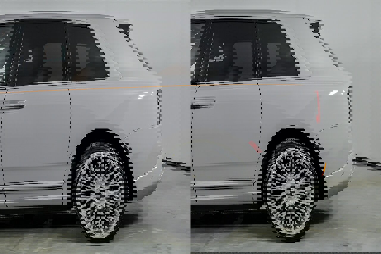 Used 2025 Rolls-Royce Cullinan image 9
