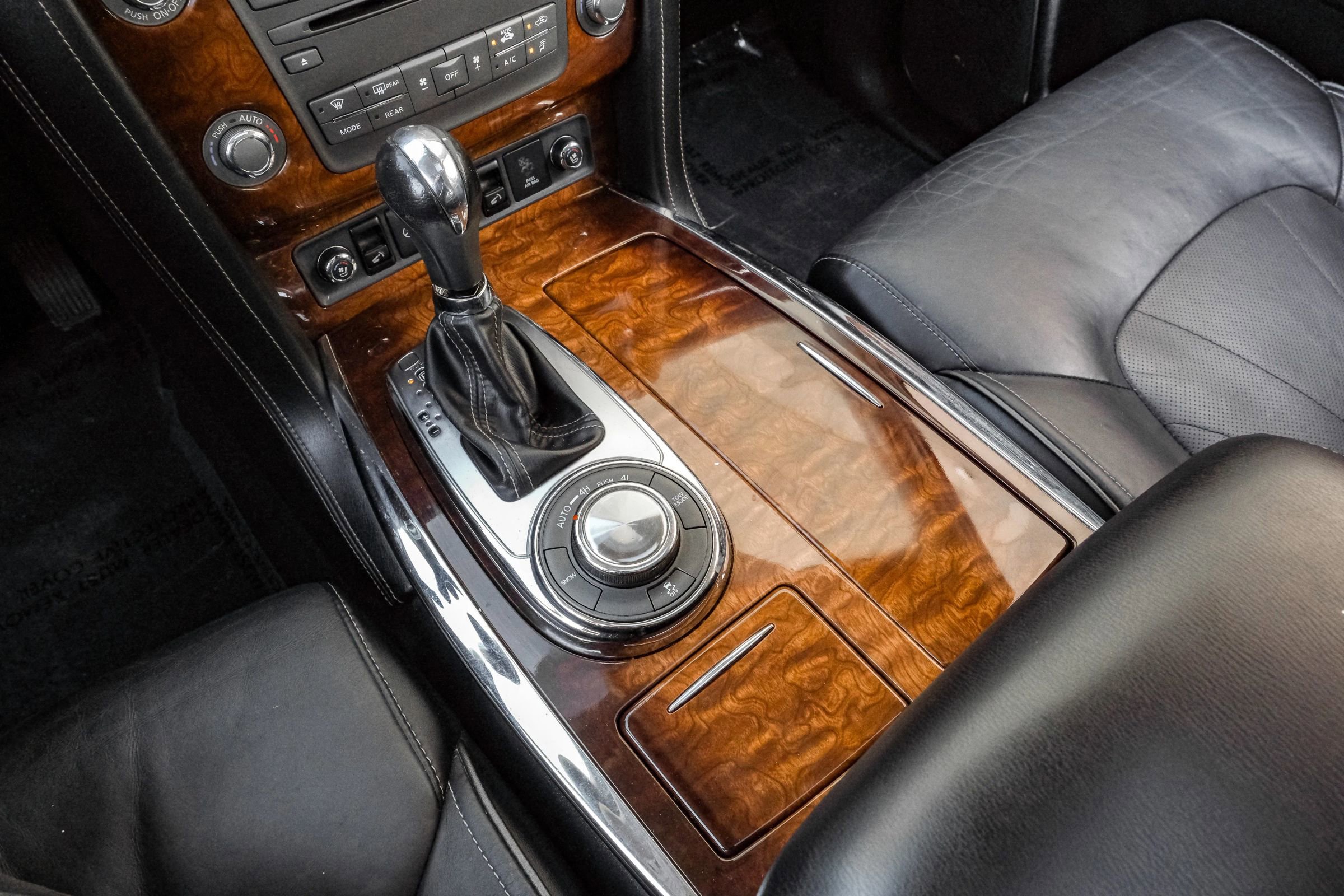 Used 2016 INFINITI QX80 4WD w/ Deluxe Technology Package image 26