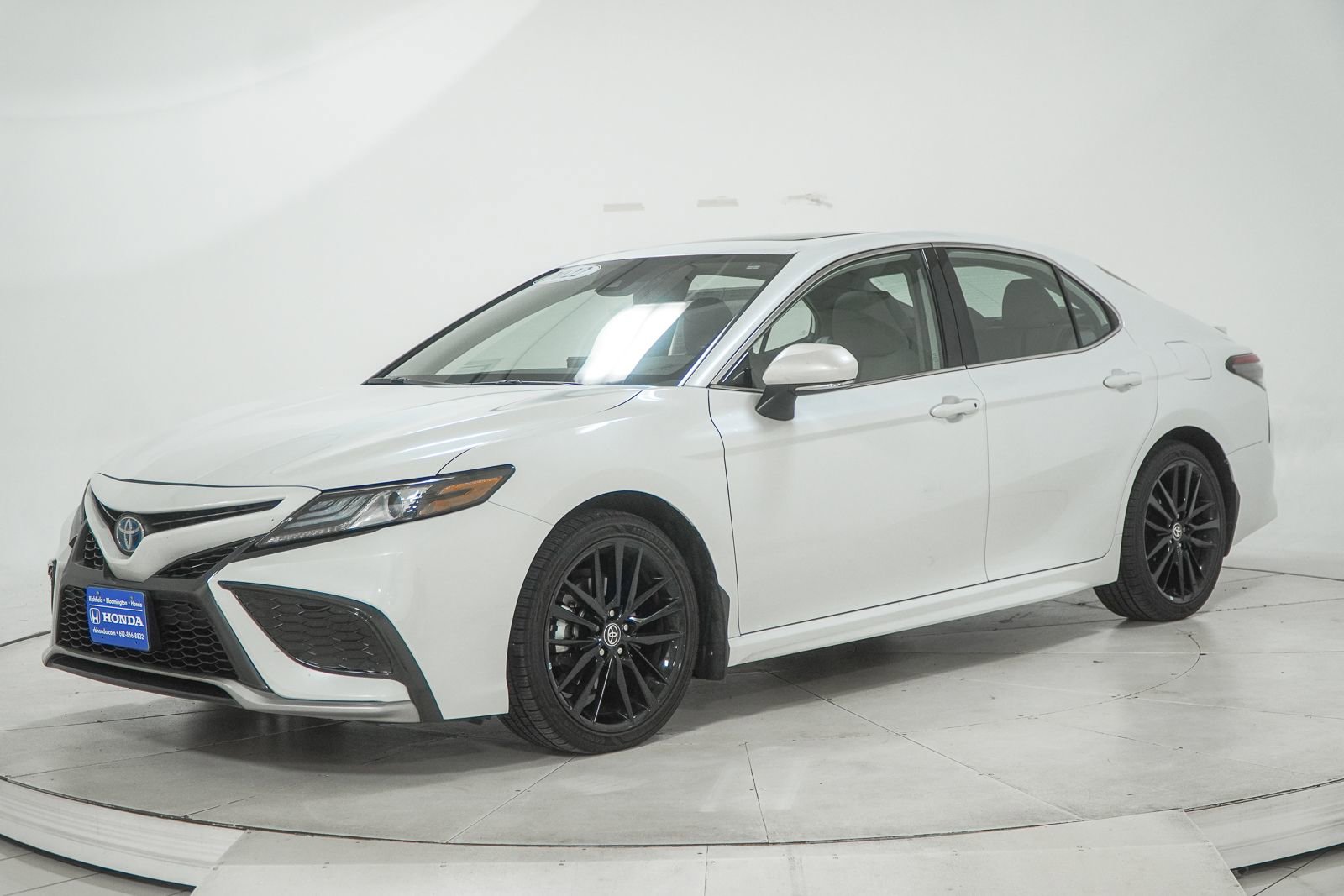Used 2022 Toyota Camry XSE w/ Cold Weather Package FWD image 4