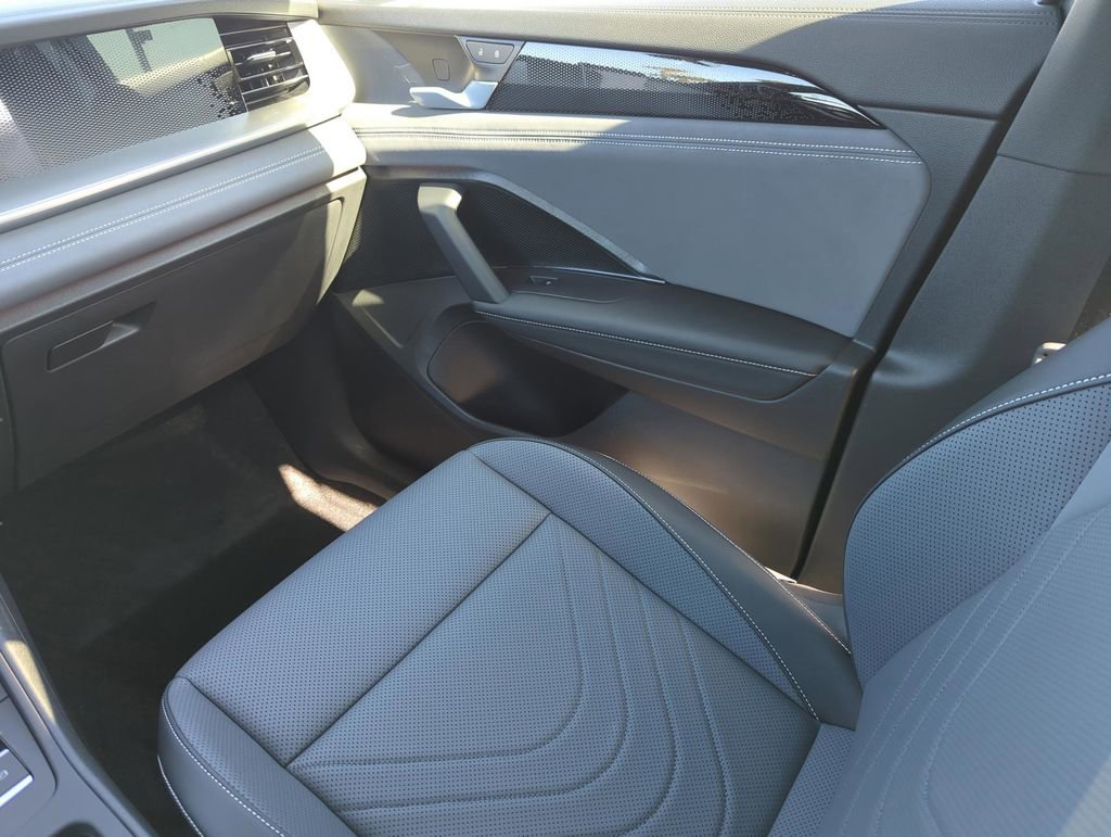 New 2026 Volkswagen Tiguan SE R-Line AWD/4WD image 22