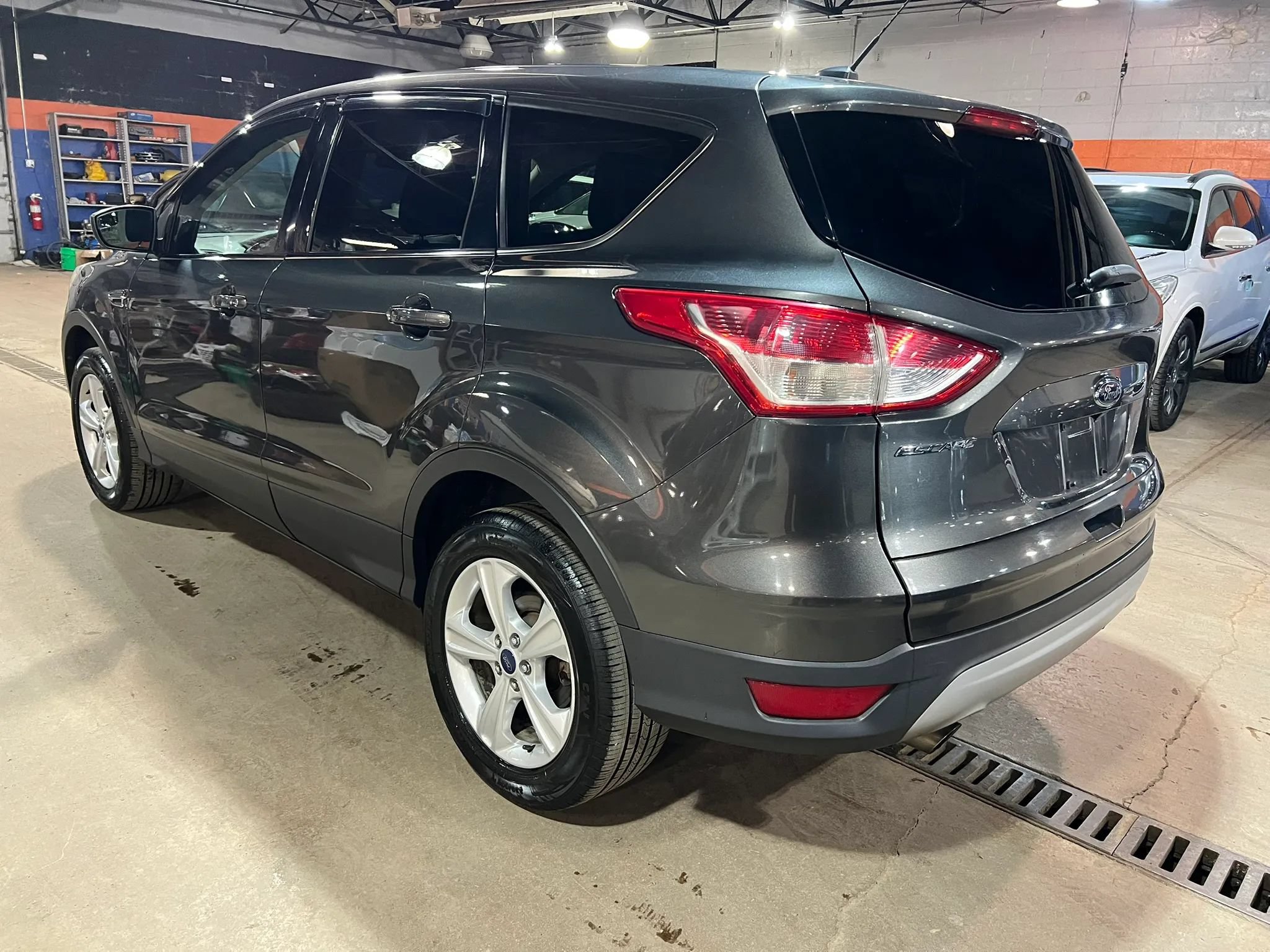 Used 2016 Ford Escape SE w/ SE Cold Weather Package FWD image 5