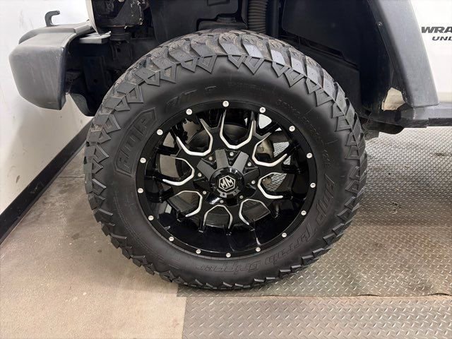 Used 2013 Jeep Wrangler Unlimited Rubicon w/ Connectivity Group image 36