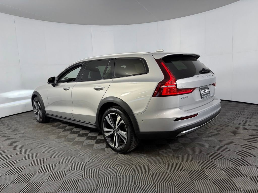 Used 2025 Volvo V60 B5 Cross Country Plus AWD/4WD image 9