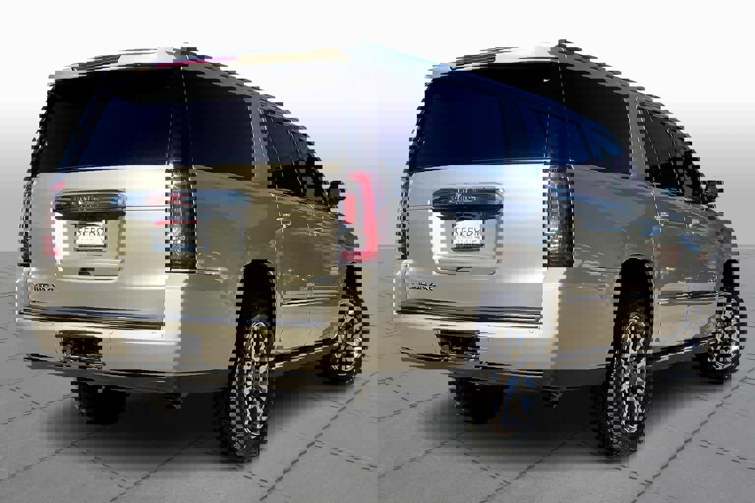 Used 2016 GMC Yukon XL Denali w/ Open Road Package image 12