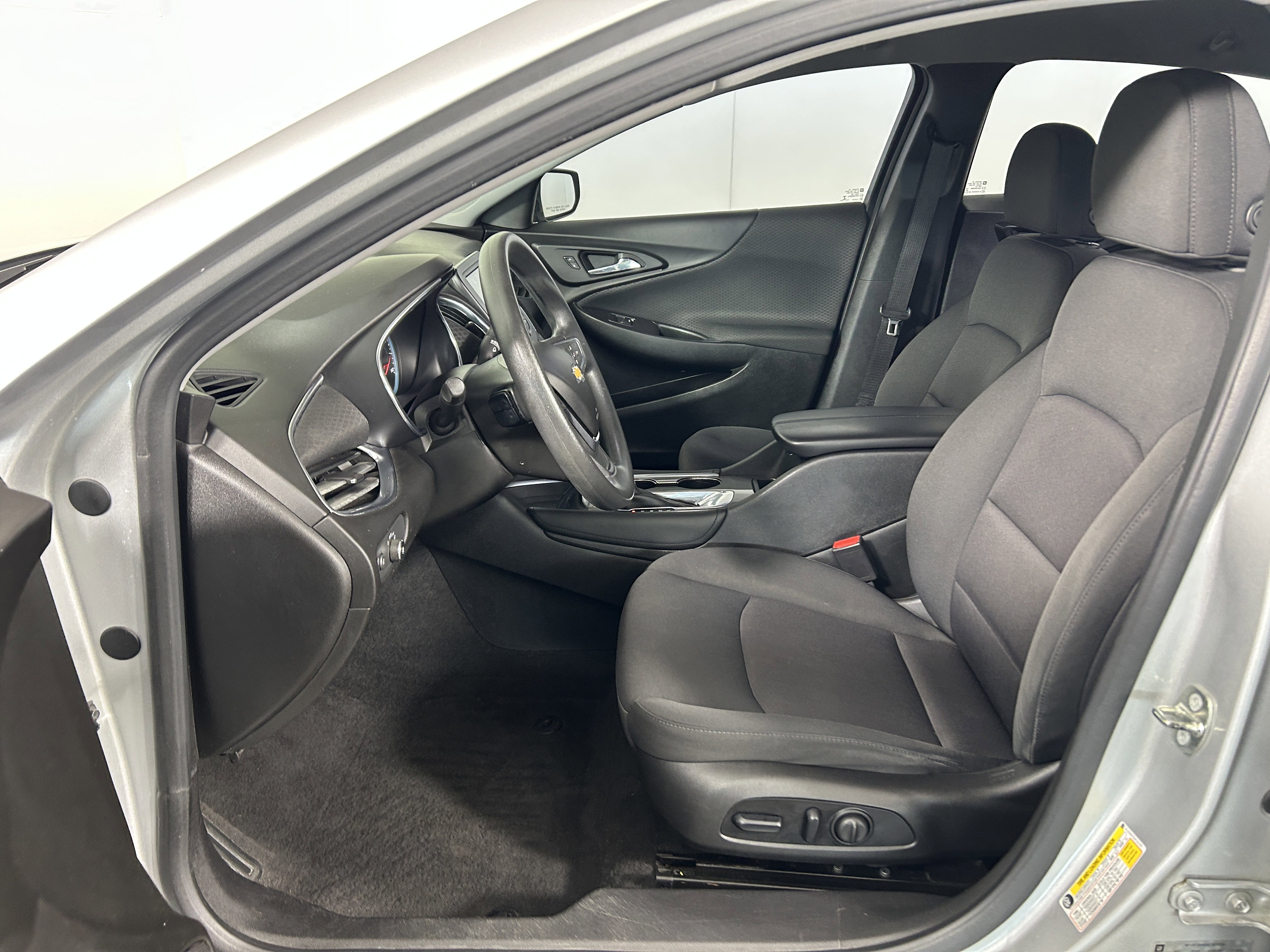 Used 2018 Chevrolet Malibu LT image 10