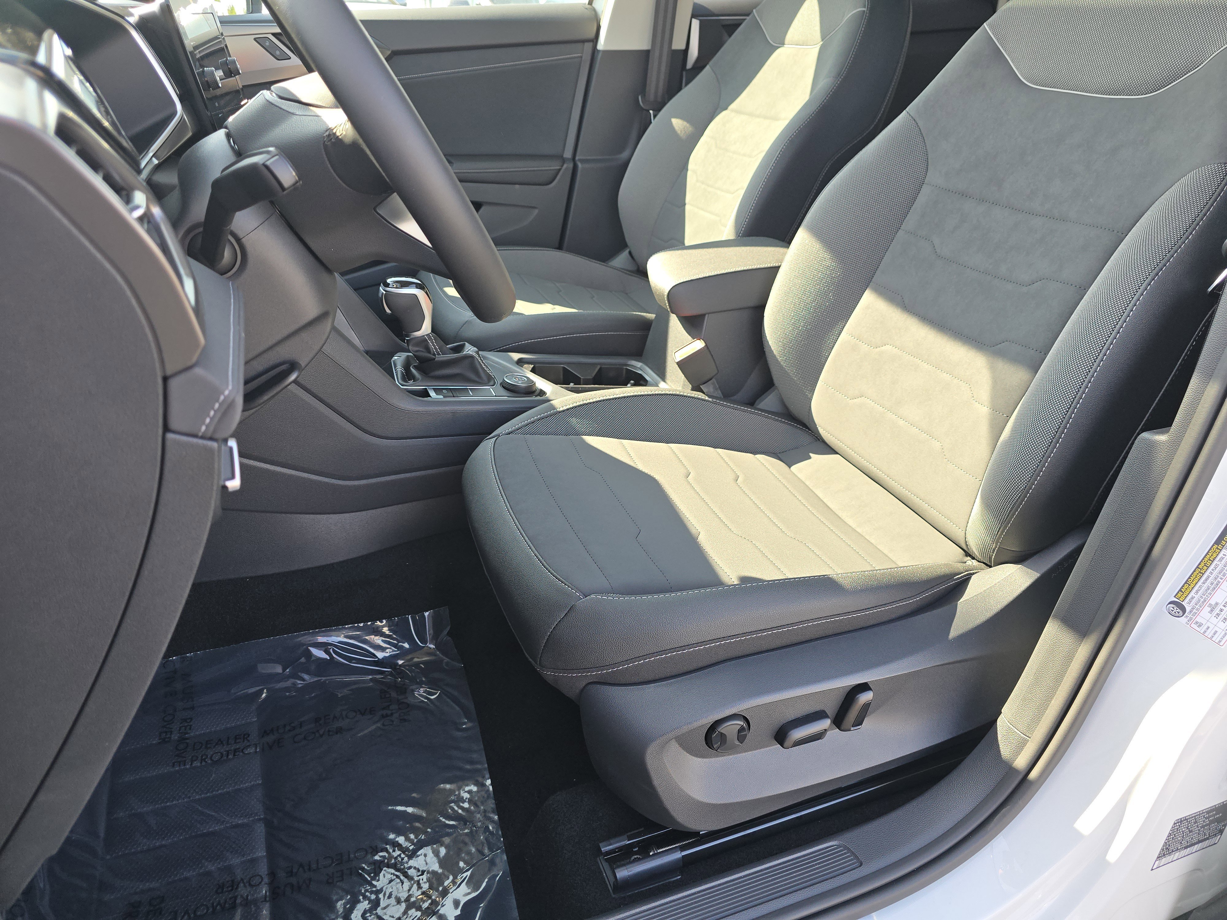 New 2025 Volkswagen Taos SE image 21