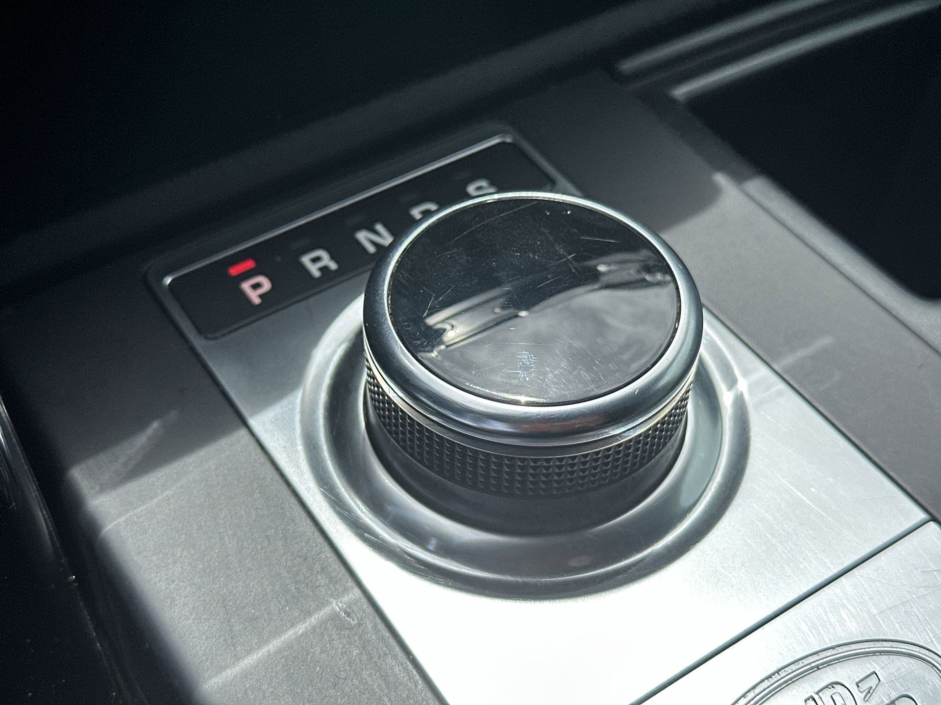 Used 2020 Land Rover Discovery SE image 20