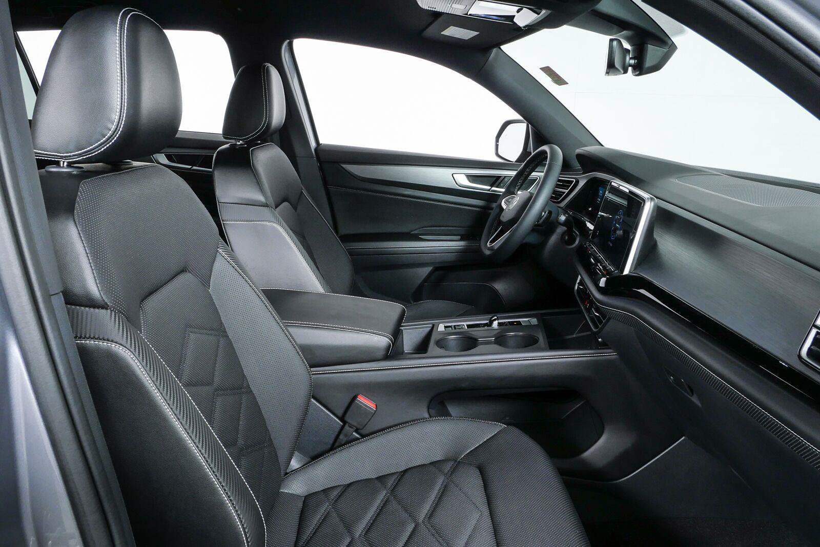 Certified 2024 Volkswagen Atlas Cross Sport SE FWD image 19