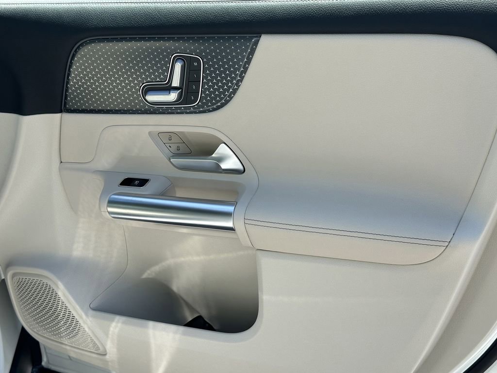 Certified 2025 Mercedes-Benz GLA 250 image 16
