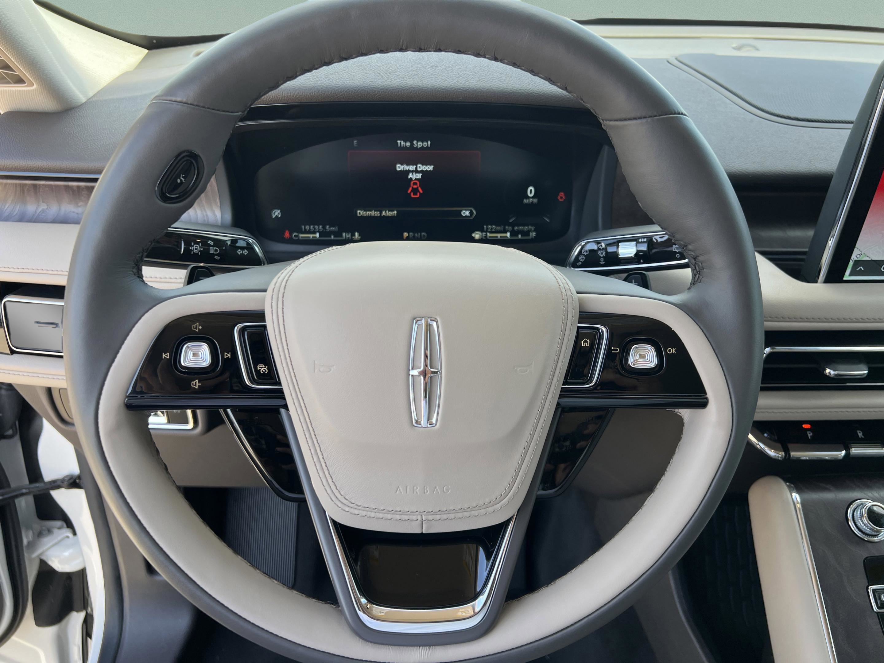 Used 2023 Lincoln Aviator Reserve w/ Equipment Group 201A image 10