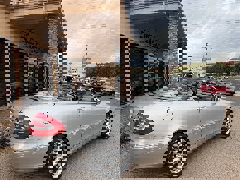 Used 2005 Mercedes-Benz CLK 320 Cabriolet image 38