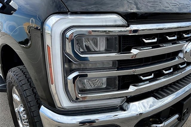 Used 2024 Ford F250 Lariat w/ Chrome Package image 29