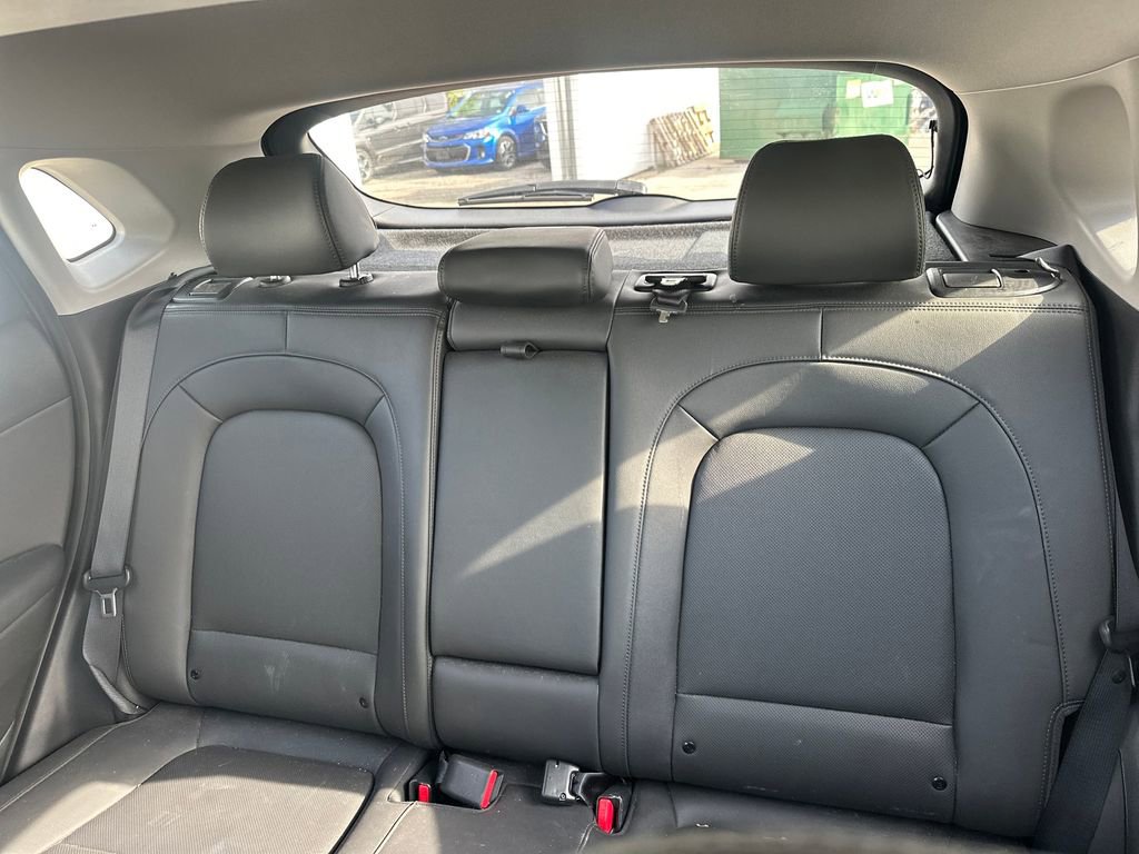 Used 2023 Hyundai Kona Limited AWD/4WD image 17