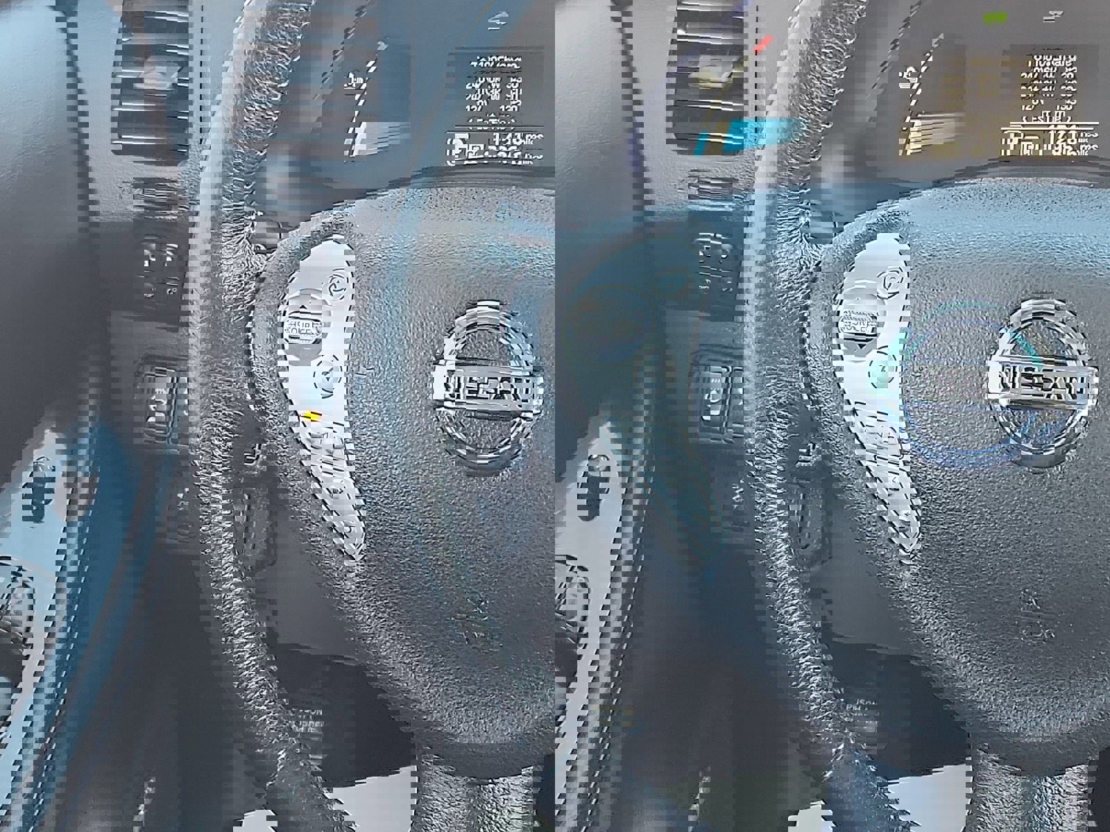 Used 2015 Nissan Leaf SL w/ Premium Package image 15