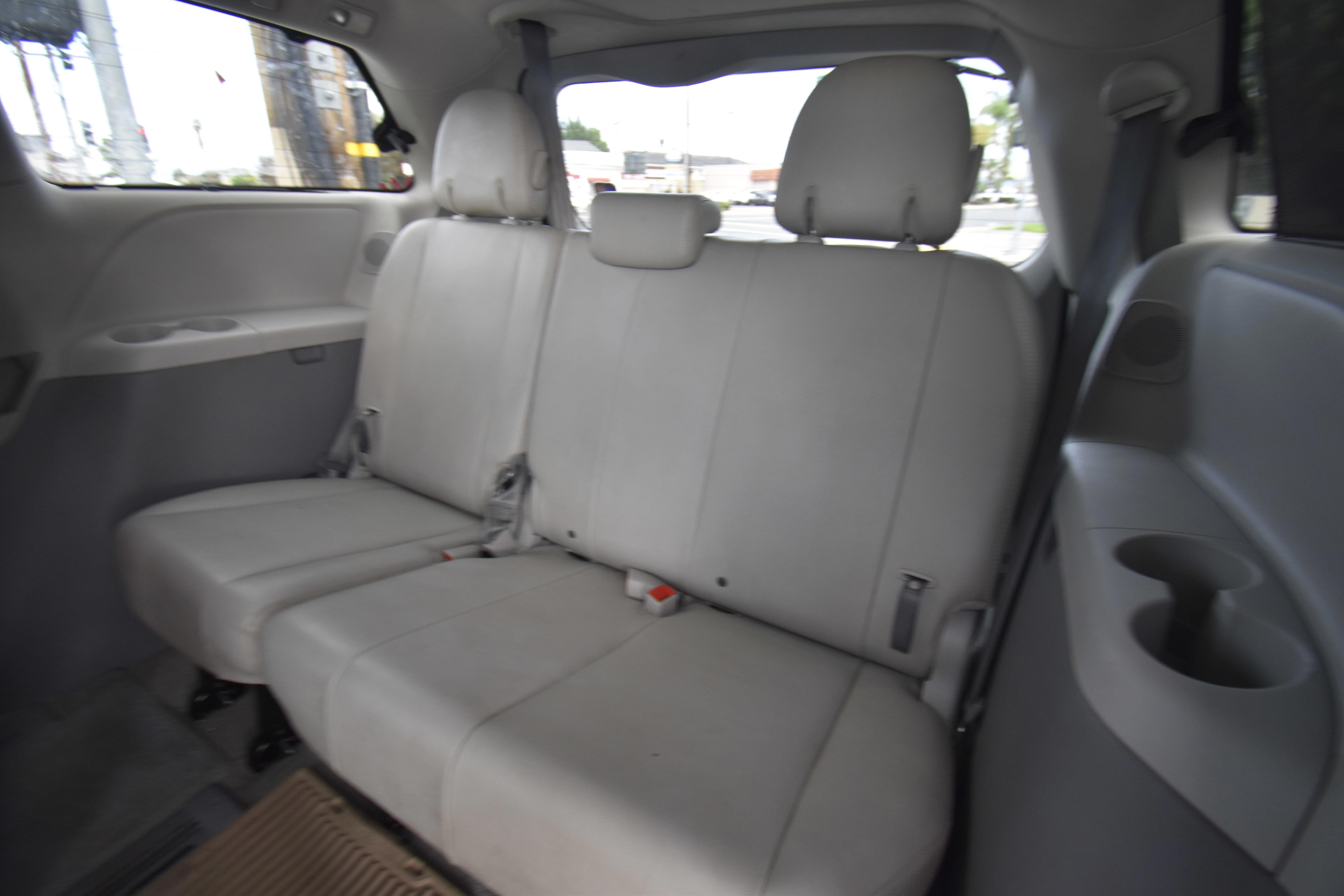 Used 2012 Toyota Sienna XLE w/ XLE Navigation Pkg AWD/4WD image 10