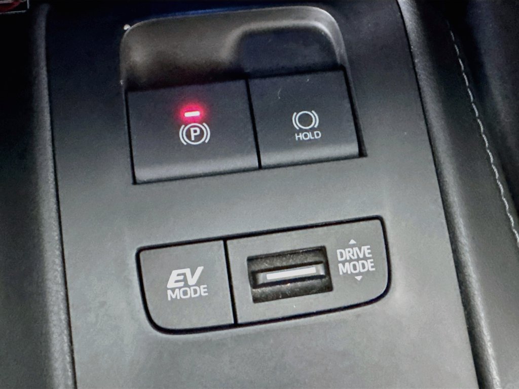 Used 2024 Toyota Venza LE AWD/4WD image 14