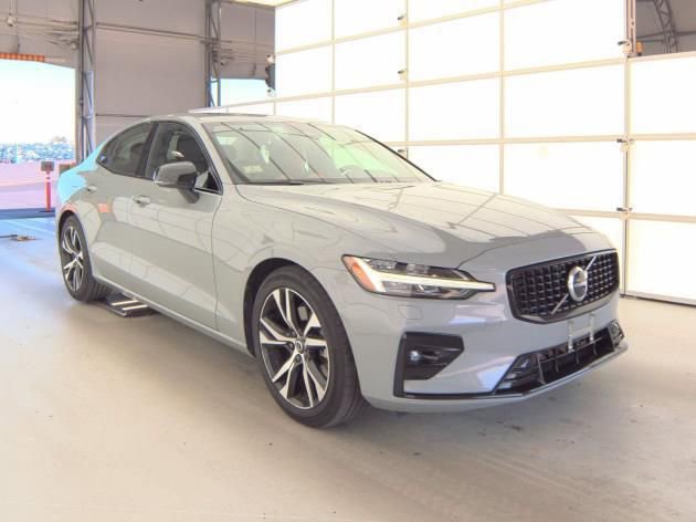Used 2025 Volvo S60 B5 Core image 1