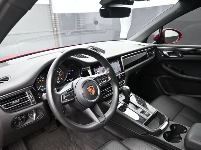 Certified 2022 Porsche Macan AWD/4WD image 4