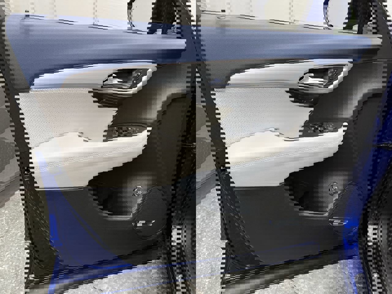 Certified 2024 Buick Envision Avenir image 9