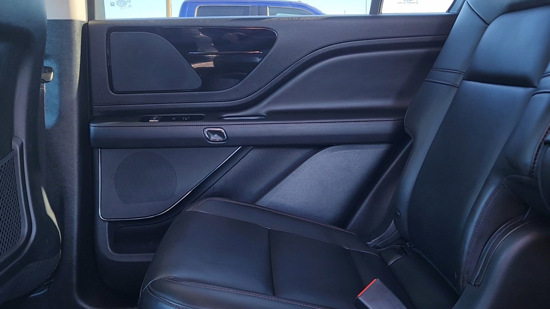 Used 2024 Lincoln Aviator AWD w/ Premium Package image 17