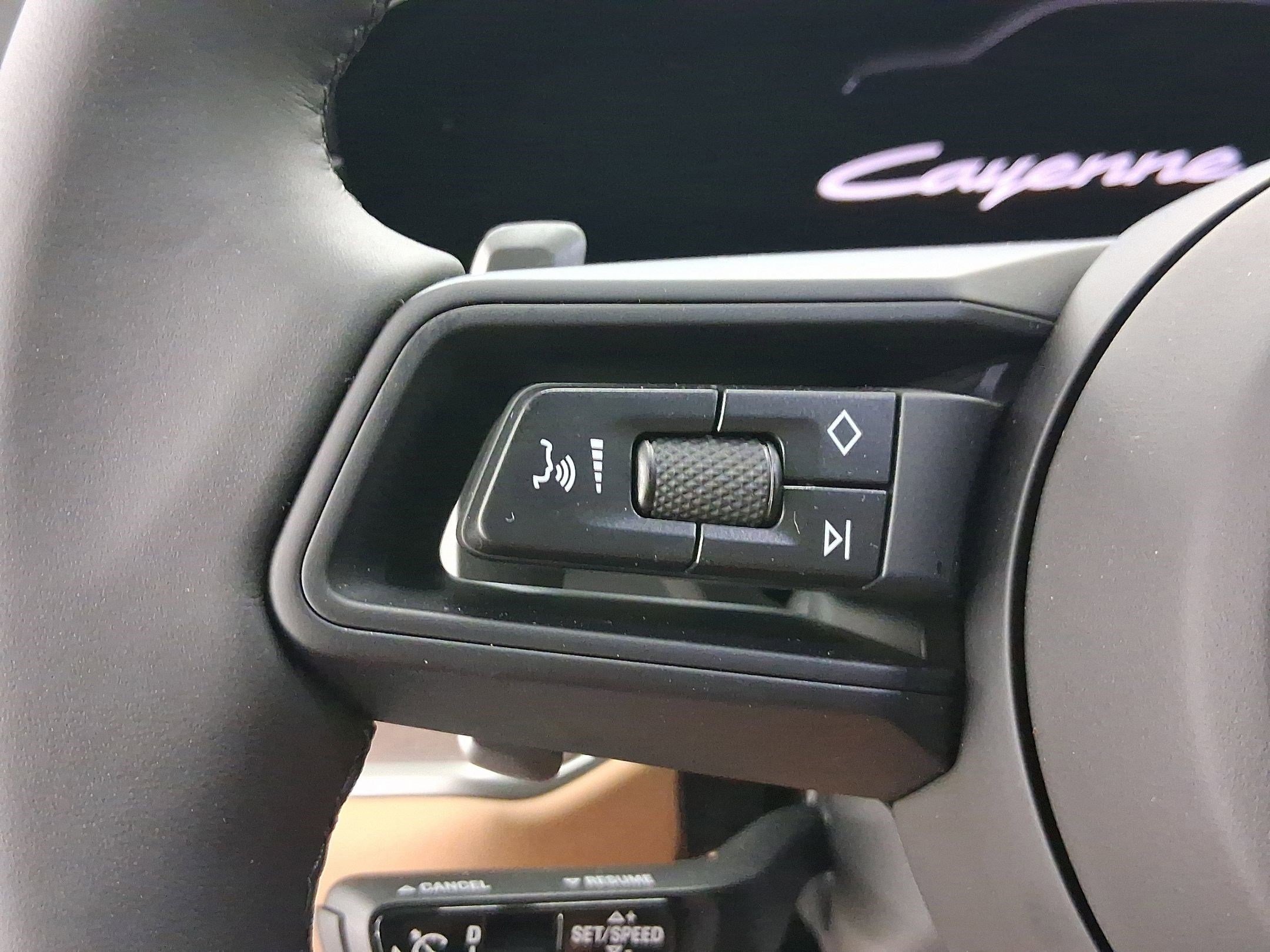 New 2025 Porsche Cayenne S AWD/4WD image 17