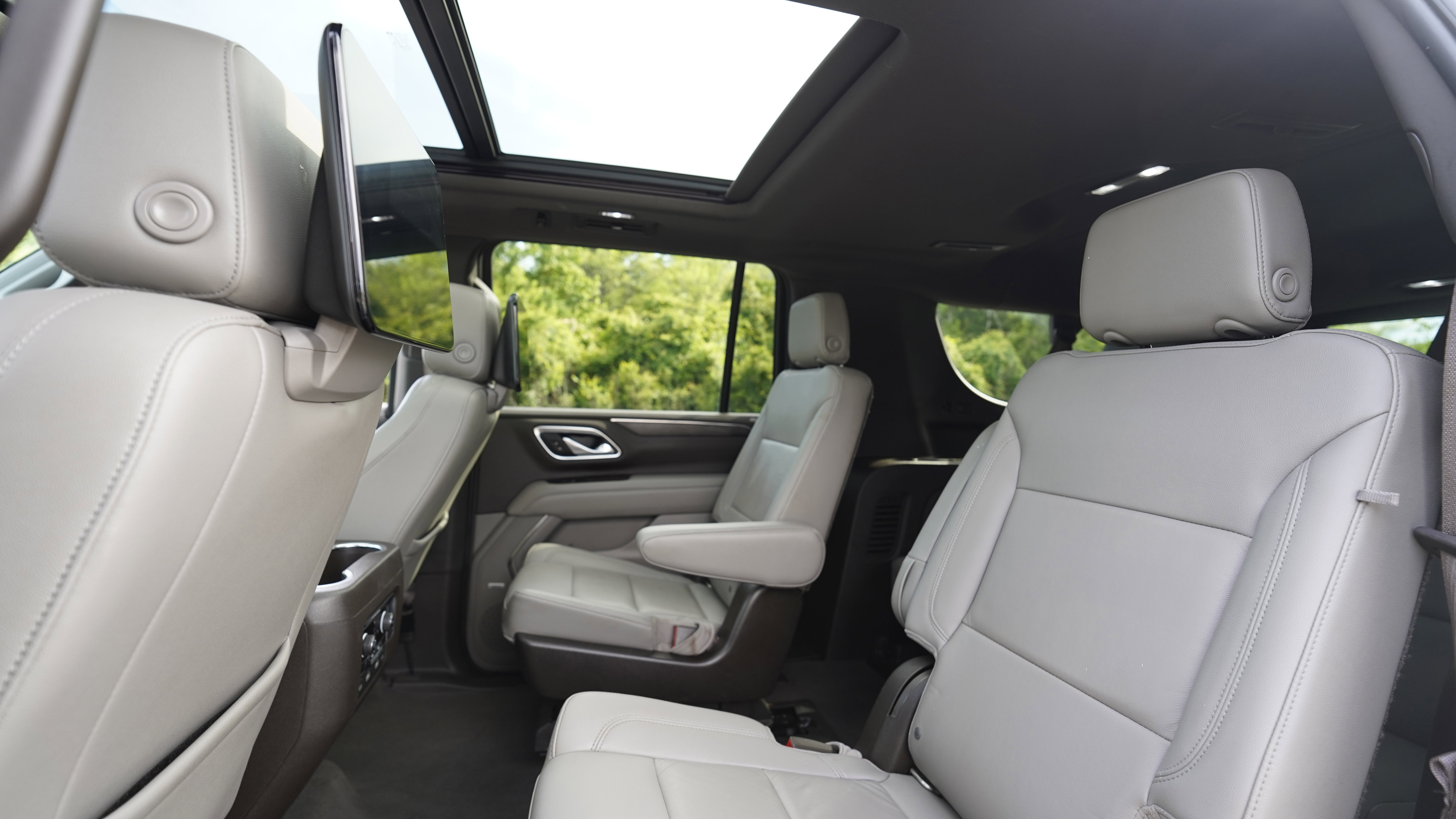 Used 2021 Chevrolet Suburban LT w/ Rear Media and Nav Package RWD image 10