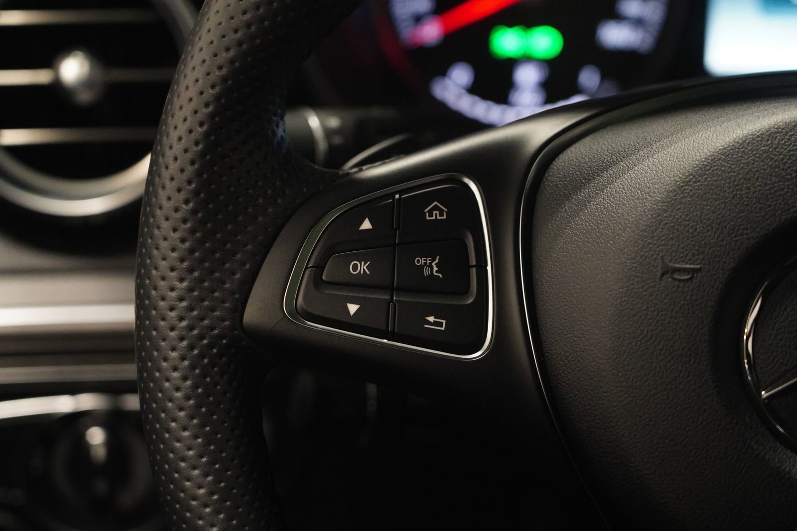 Used 2018 Mercedes-Benz GLC 300 4MATIC image 16