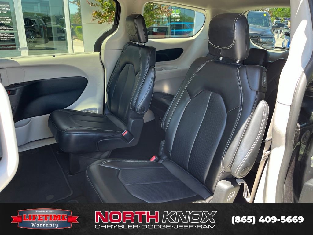 Used 2023 Chrysler Pacifica Touring-L FWD image 14