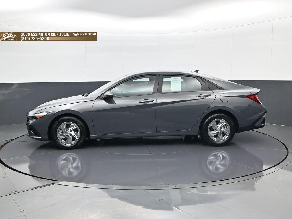Certified 2024 Hyundai Elantra SE FWD image 8