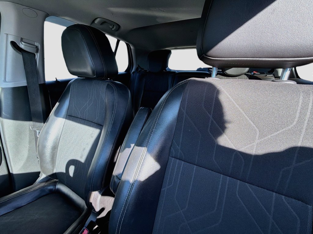 Used 2019 Chevrolet Trax LT w/ Sun & Sound Package FWD image 12