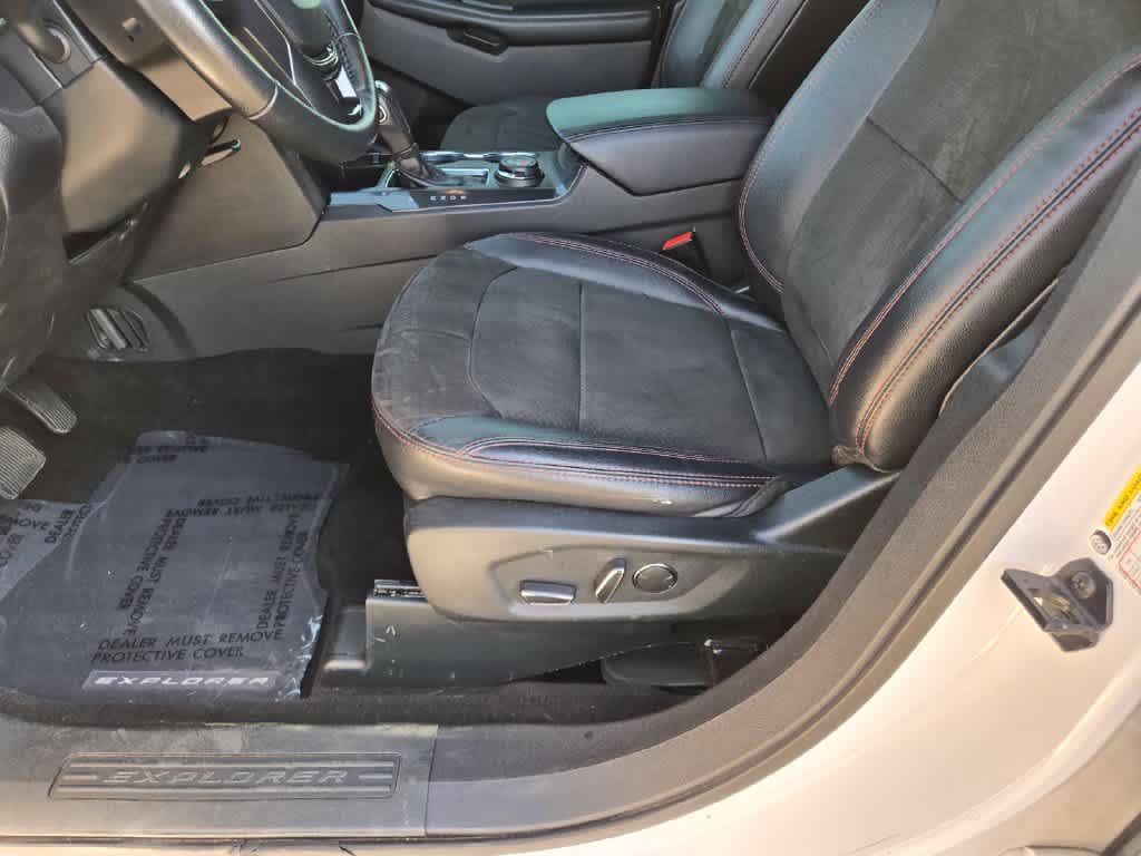 Used 2018 Ford Explorer XLT w/ Equipment Group 202A AWD/4WD image 18