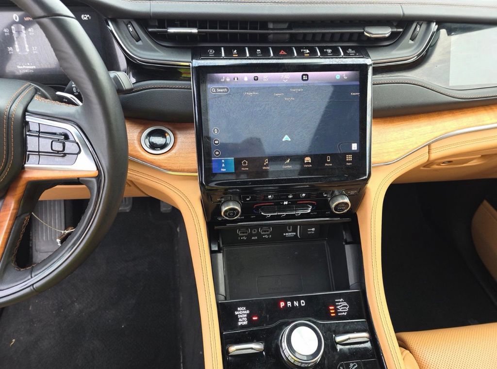 Used 2025 Jeep Grand Cherokee Summit AWD/4WD image 4