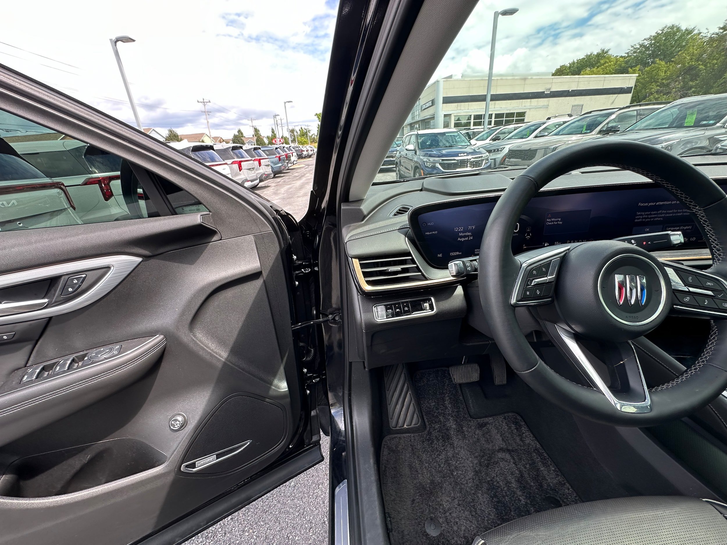 Used 2024 Buick Envision Avenir AWD/4WD image 26