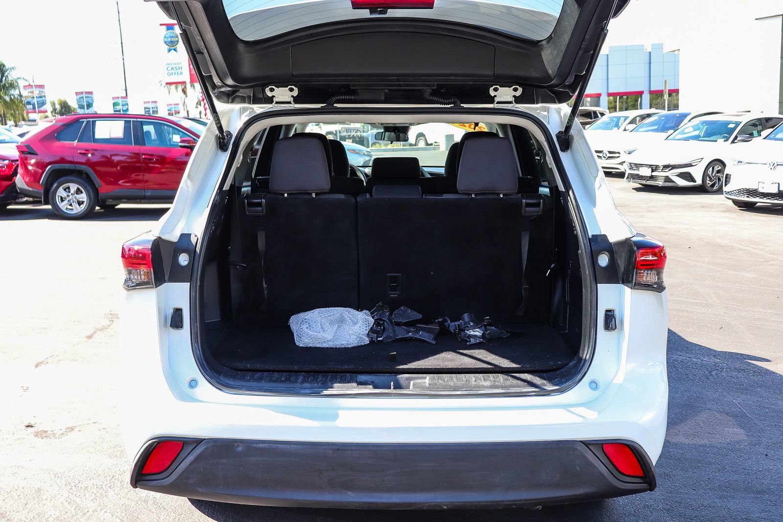 Used 2021 Toyota Highlander L FWD image 32