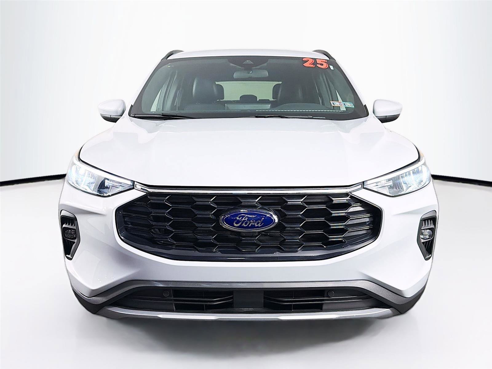 Used 2025 Ford Escape ST-Line Select w/ Tech Pack #1 AWD/4WD image 2