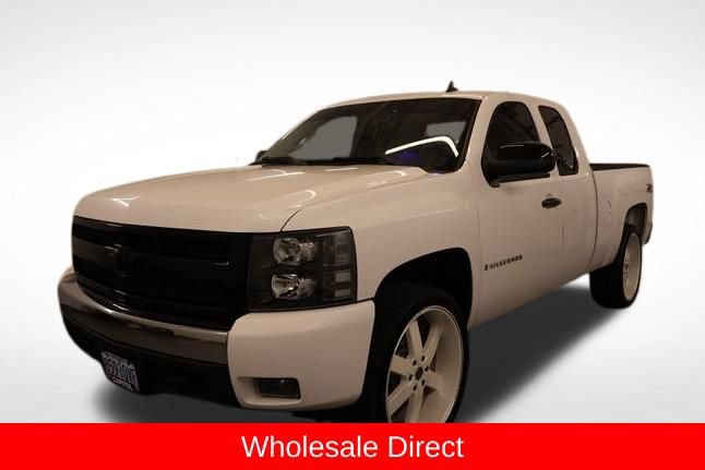 Used 2007 Chevrolet Silverado 1500 LT w/ 1LT Convenience Package AWD/4WD image 5