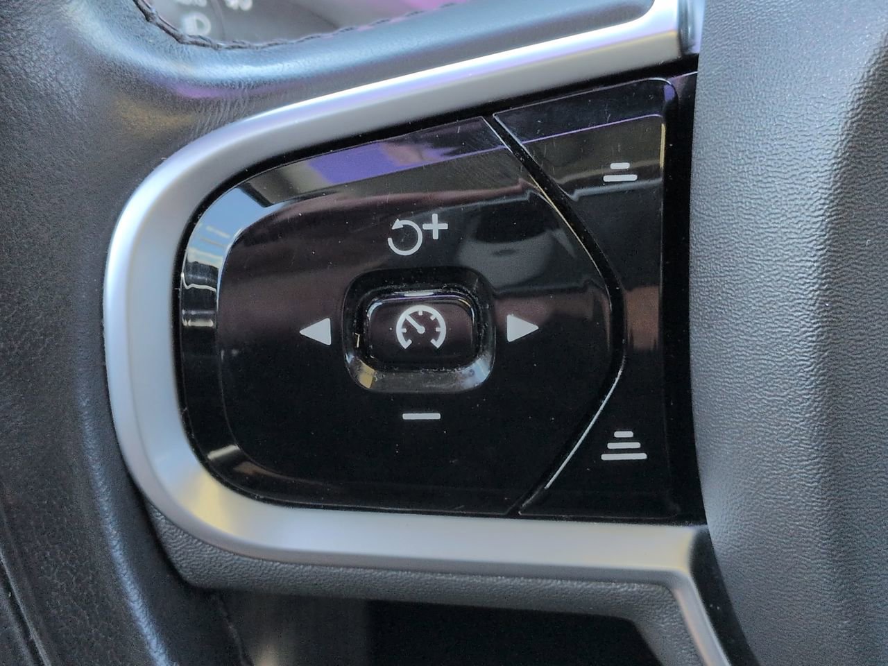Used 2019 Volvo S60 T5 Momentum image 26