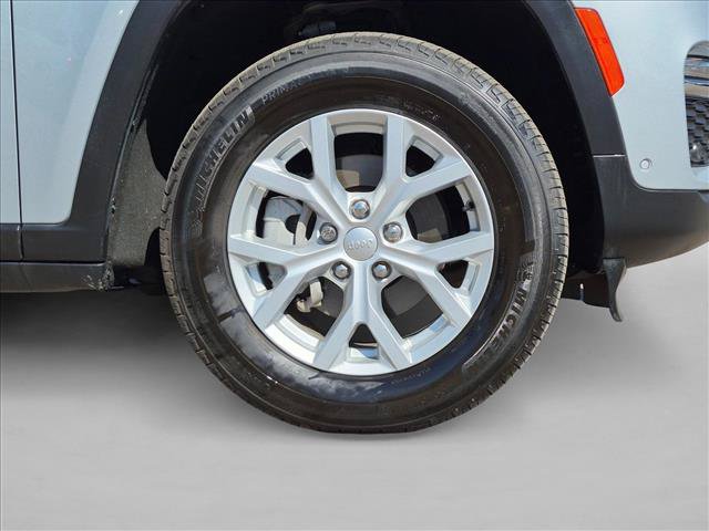 Used 2023 Jeep Grand Cherokee Limited w/ Luxury Tech Group II AWD/4WD image 23