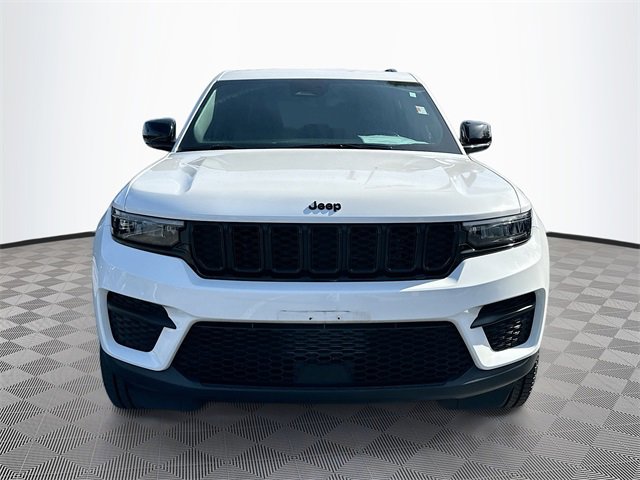 Used 2023 Jeep Grand Cherokee Altitude image 2