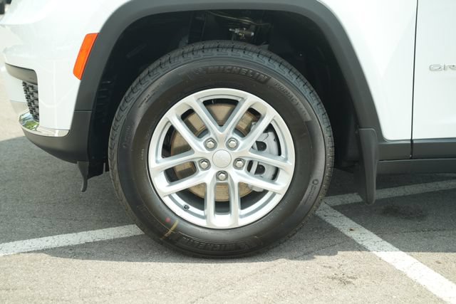 New 2026 Jeep Grand Cherokee L Laredo w/ MOPAR Finishing Package AWD/4WD image 16