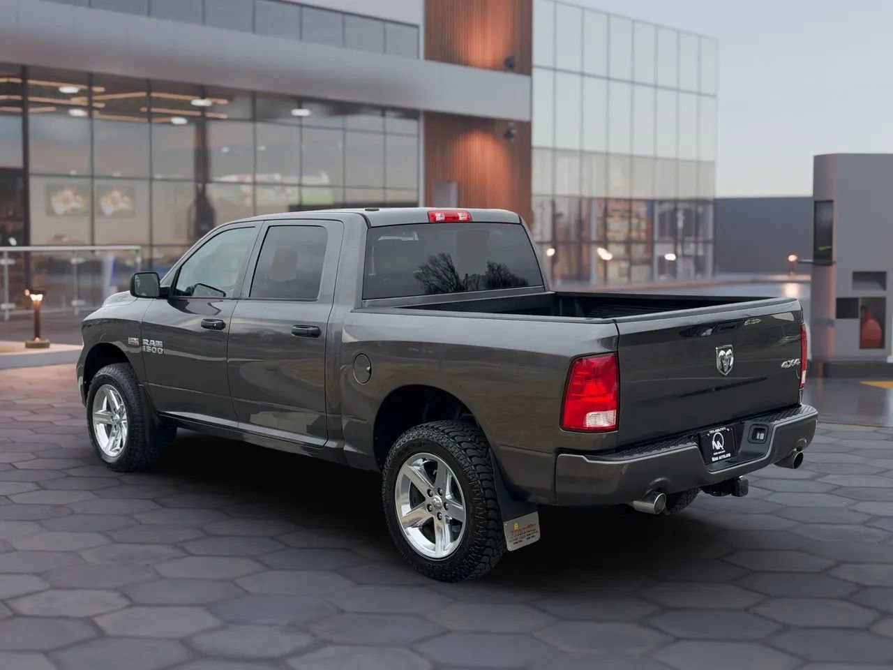 Used 2017 RAM 1500 Express image 8